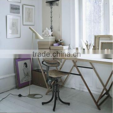 Traditional 1.35m Height Floor Lamp White Iron Floor Lights China Cheap Standing Lighting