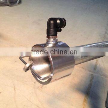 Pneumatic feeding conveyor with high output