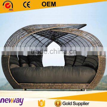 Best Selling PE Rattan Wicker Daybed Beach Outdoor Furniture Round Sofa Set                        
                                                Quality Choice