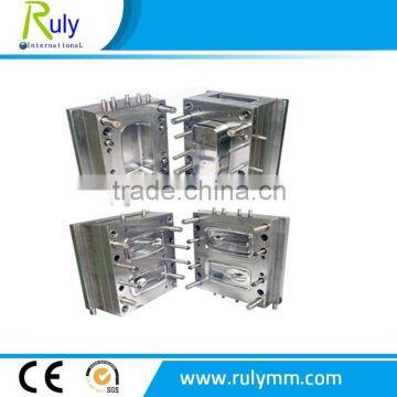 China customized manufacturere of plastic injection mould making