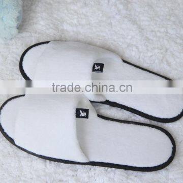 Good quality for Hotel Slipper, White Color and Black Piping,label logo