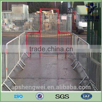 Safety powder coated metal crowd control barriers (doreen@jswfence.com)