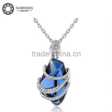 Fashion blue jewelry necklace of crystals placing throat