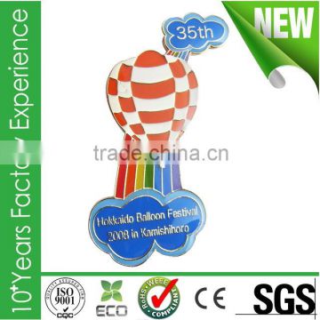 From china manufacture balloon festival metal pin badge for fans