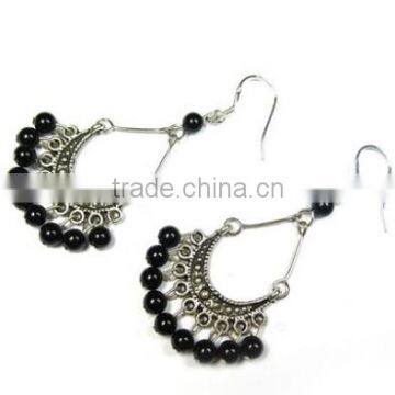 2015 hot selling OEM beautiful half moon shape black bead pendant earring