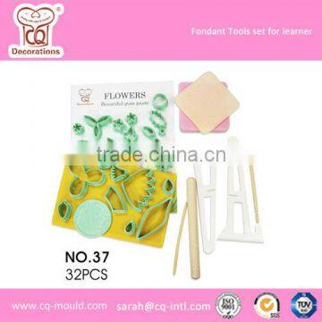 32 Piece Gum Paste Flower Kit