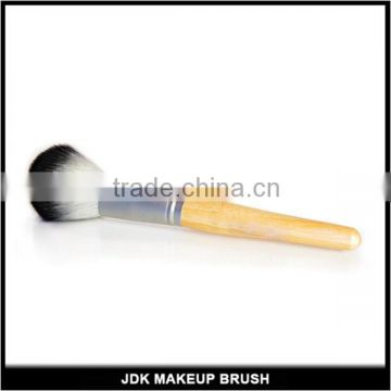 Bamboo Blush Brush, Eleglant Face Blusher Makeup Brush, Nylon Hair Blush Powder Brush