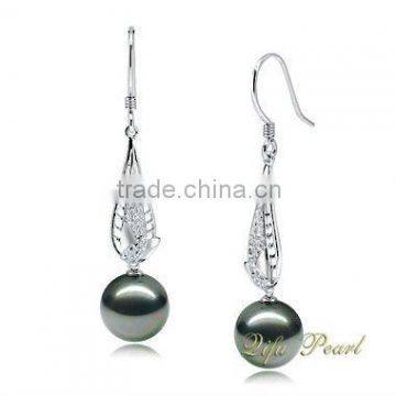 Newest Fashion 14Kt Gold Hoop Earring with Black Tahitian Pearl