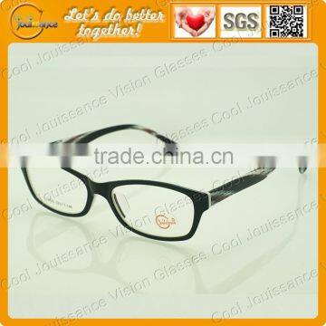 Ideal optics frames with classical design