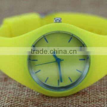 Bright Yellow Silicone Case and Bracelet Lady Fashion Watch photo-2