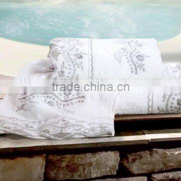 towels set with lace and embroidery