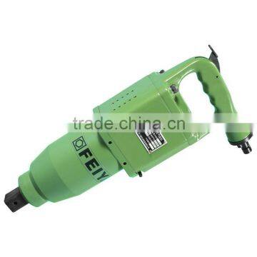 Accumulation type pneumatic impact wrench