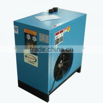 Refrigerant air dryer