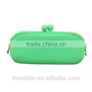 2016 Hot Sale Eco-friendly Custom Made Sized Colorful Hardware Overmolded Mobile Phone Silicone Bag photo-2