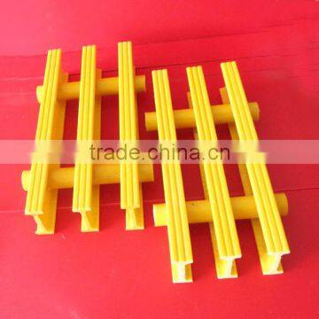 Corrosion reisistant fiberglass composite plastic walkway grating