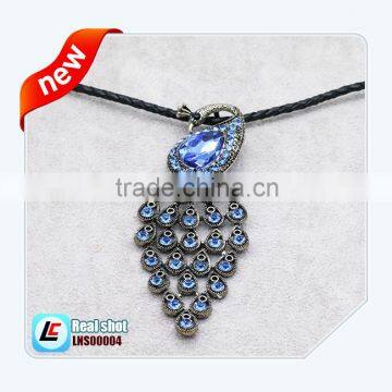 Vintage Crystal Peafowl Pendant Leather Necklace with Peafowl Pendant for Female