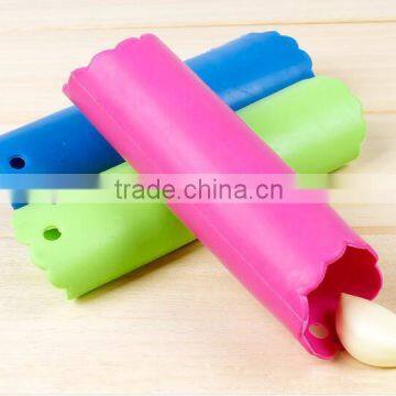 Hot Selling Magic Silicone Garlic Peeler Peel Easy Useful Kitchen Tools Color Random photo-4
