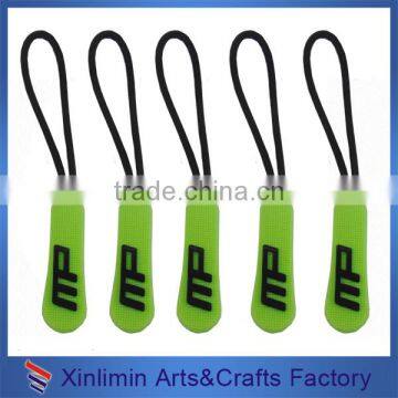 2016 fashion soft PVC/rubber/silicone custom puller competitive price zipper slider zip pullers gold