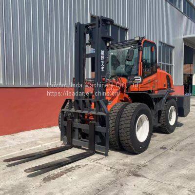 Four-wheel drive forklift