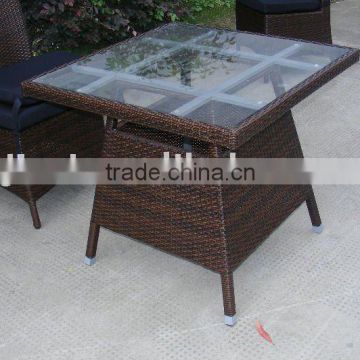 outdoor rattan table