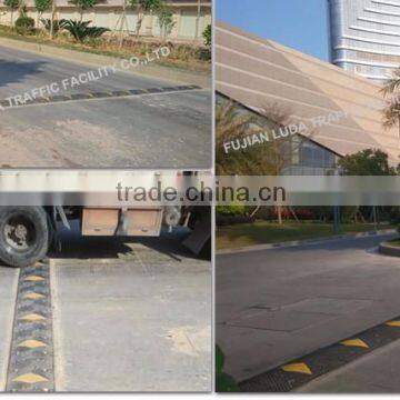 Durable Black Speed Bump/ Speed Hump/ Rubber Hump/ Speed Breaker for Road Safety photo-5
