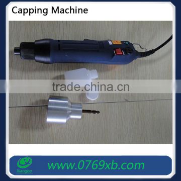 Capping machine for plastic pharmaceutical jars/bottles