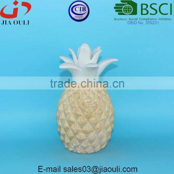 New design home and garden decorations Ceramic Pineapple with wood print decor