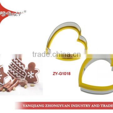 Classic heart shape stainless steel cookie cutter with TPR grip