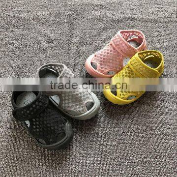 FC11061 summer 2017 new style hollow anti-water children sandals