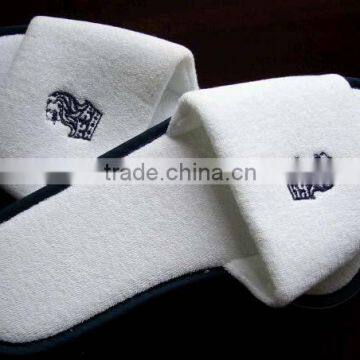 High quality hotel new design slipper with navy embroidery