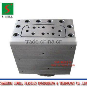 Plastic extrusion die for radome profile