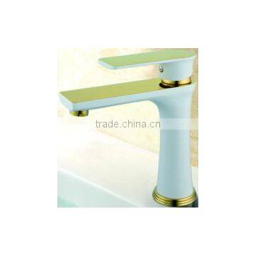 Brass sanitary ware wholesale Single Handle Water Faucet gold white