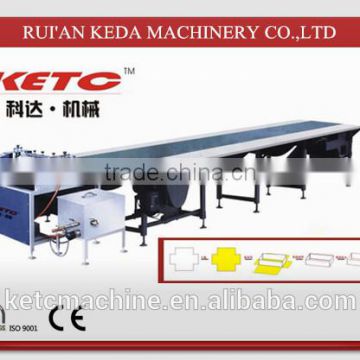 UNIVERSAL HOT MELT GLUING MACHINE