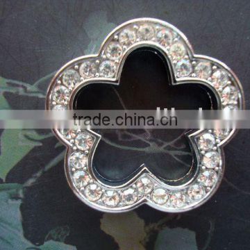 Fashion Flower Shape Pendant With Diamond