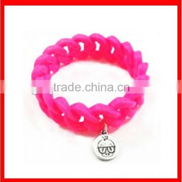 Fashionable hotsale cheap braid silicone bracelet with metal pendents