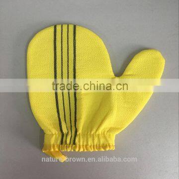 Peeling exfoliating mitts with a lovely thumb in yellow