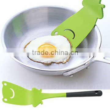 Smile face froggie shape silicone heat resistant turner for filpping egg