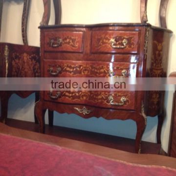 Antique mahogany chest of drawers