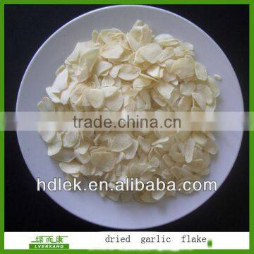 dehydrated garlic flakes