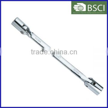 Double Hinged Socket Wrench