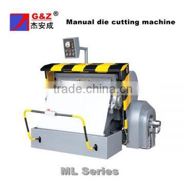 Manual die cutting and creasing machine