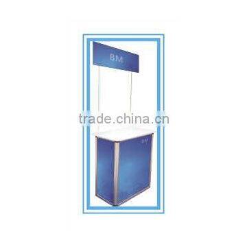 Portable aluminum and plastic folding sales counter