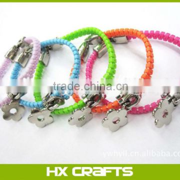 2013 wholesale fashion colorful plastic zipper bands with cute charms