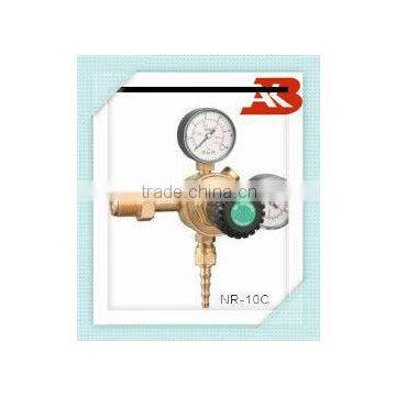 gas regulator with gauge