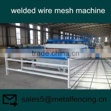 Automatic wire mesh fence welding machine