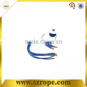 With steel-toed elastic rope Stretch hand holding rope