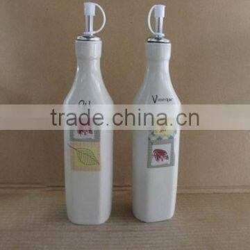 New Design White Glazing Ceramic Oil and Vinegar Bottle for Sales