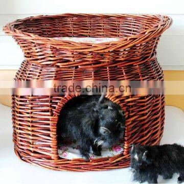 Wholesale cheap wicker custom indoor dog house with balcony