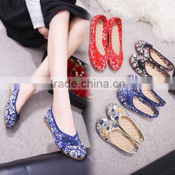 Zm50241b New Style Wholesale Women Shoes Embroidery Flat Cloth Shoe photo-2