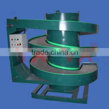 Slat chain spiral conveyor for carton lifting